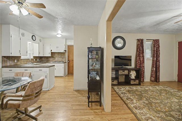1102 West 9th Street, Caldwell, TX 77836
