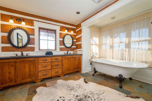 12 Via Estancia, Santa Fe, NM 87506