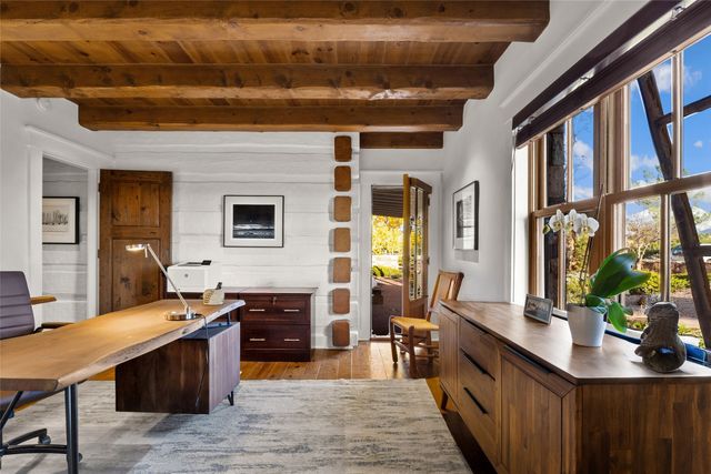 12 Via Estancia, Santa Fe, NM 87506