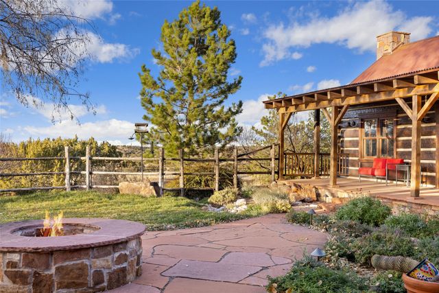 12 Via Estancia, Santa Fe, NM 87506