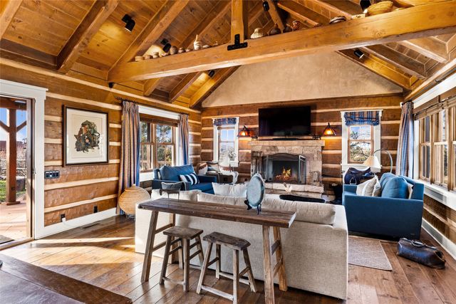 12 Via Estancia, Santa Fe, NM 87506