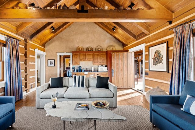 12 Via Estancia, Santa Fe, NM 87506