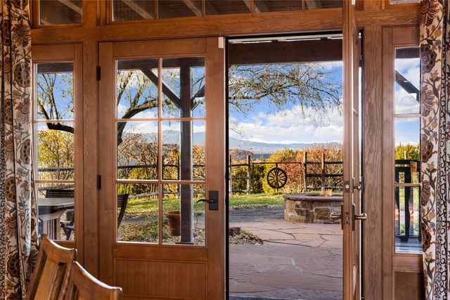 12 Via Estancia, Santa Fe, NM 87506