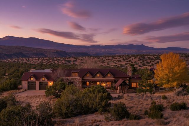 12 Via Estancia, Santa Fe, NM 87506