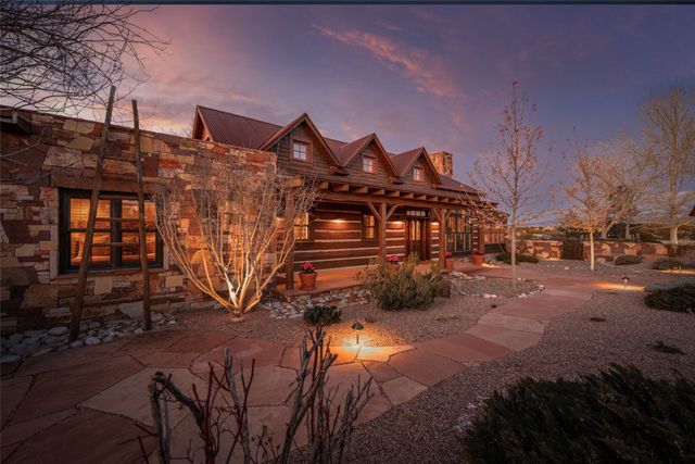 12 Via Estancia, Santa Fe, NM 87506