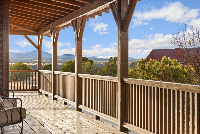 12 Via Estancia, Santa Fe, NM 87506