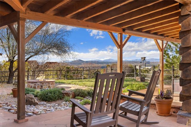 12 Via Estancia, Santa Fe, NM 87506