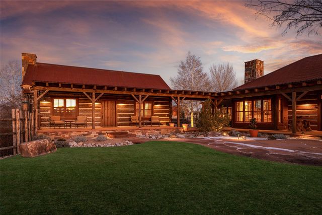 12 Via Estancia, Santa Fe, NM 87506