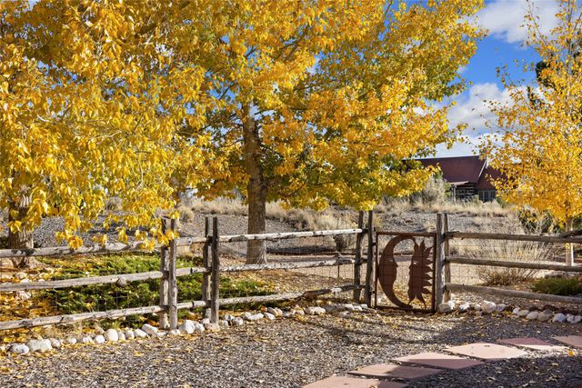 12 Via Estancia, Santa Fe, NM 87506