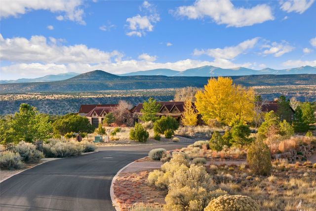12 Via Estancia, Santa Fe, NM 87506