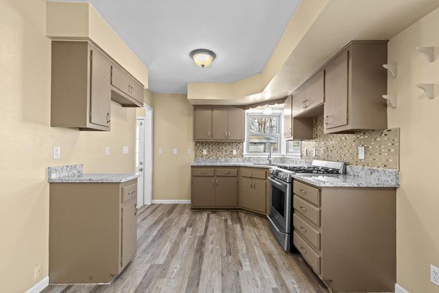 7140 N 48th STREET, Milwaukee, WI 53223