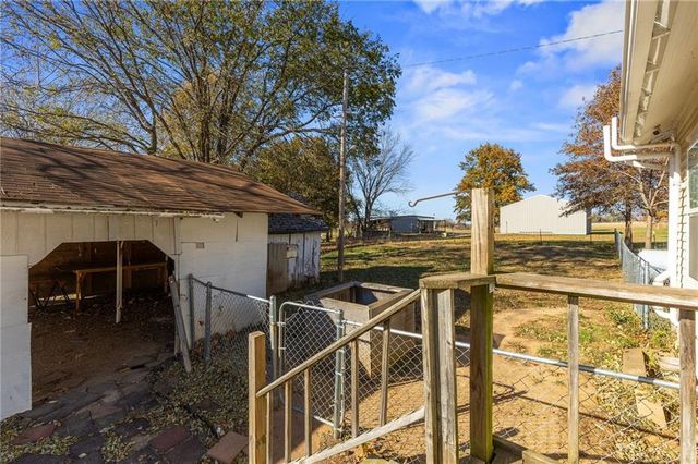 180 SW 21 Road, Warrensburg, MO 64093