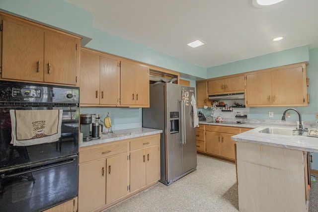 8146 W Raymond LANE, West Allis, WI 53219