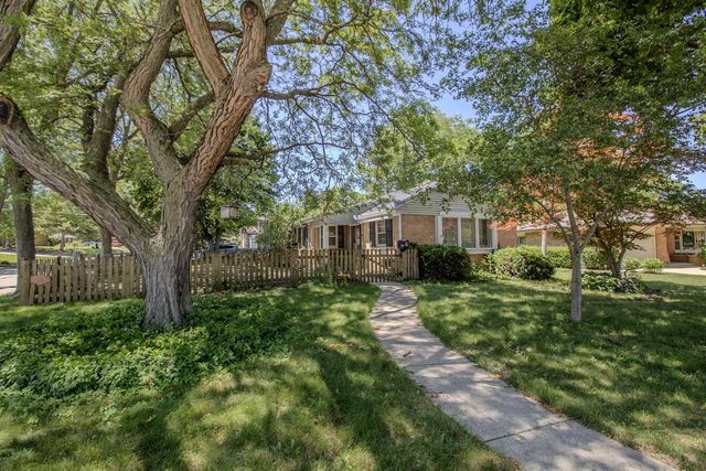 8146 W Raymond LANE, West Allis, WI 53219