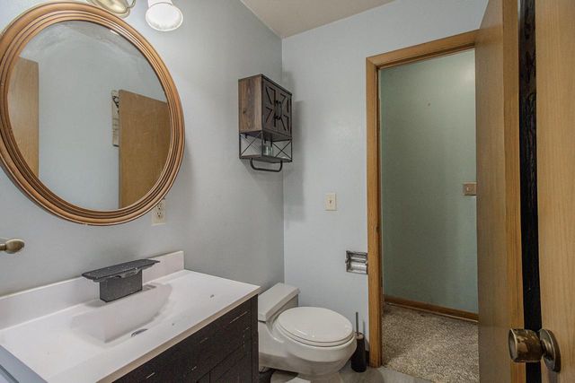 8146 W Raymond LANE, West Allis, WI 53219