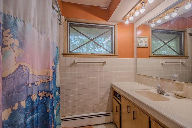 8146 W Raymond LANE, West Allis, WI 53219