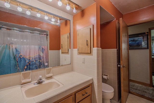 8146 W Raymond LANE, West Allis, WI 53219