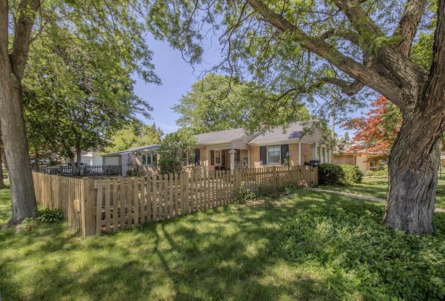 8146 W Raymond LANE, West Allis, WI 53219