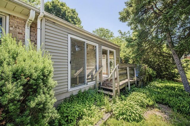 8146 W Raymond LANE, West Allis, WI 53219