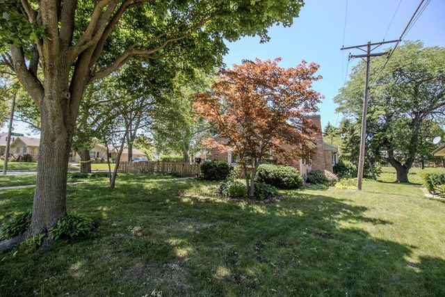 8146 W Raymond LANE, West Allis, WI 53219