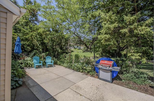 8146 W Raymond LANE, West Allis, WI 53219