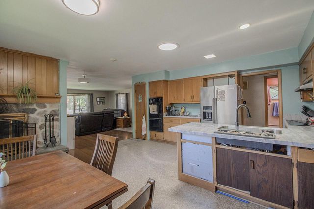 8146 W Raymond LANE, West Allis, WI 53219