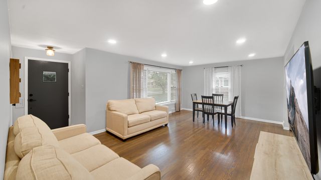 17247 69th Avenue, Tinley Park, IL 60477