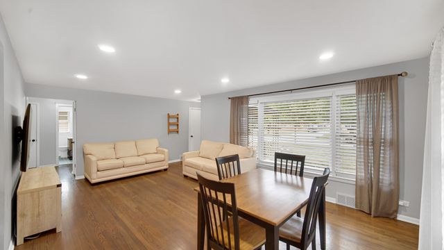 17247 69th Avenue, Tinley Park, IL 60477