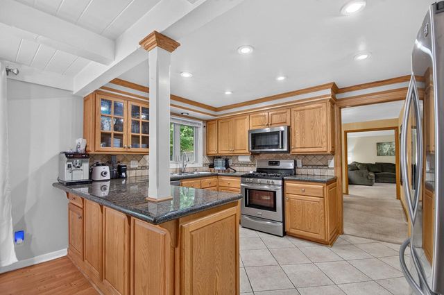 418 Jonathon DRIVE, Racine, WI 53402