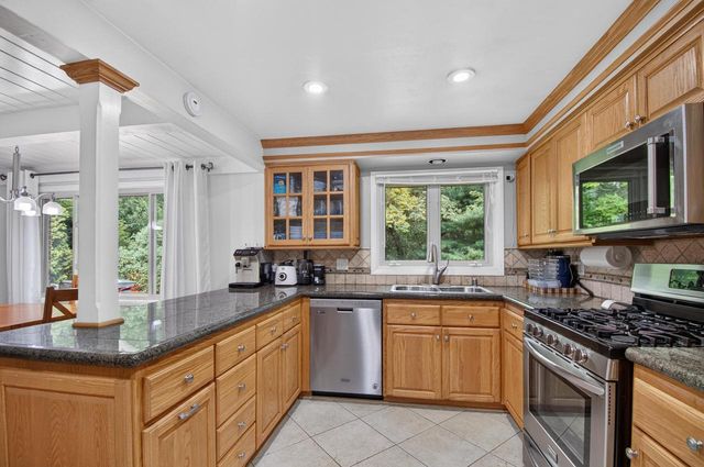 418 Jonathon DRIVE, Racine, WI 53402