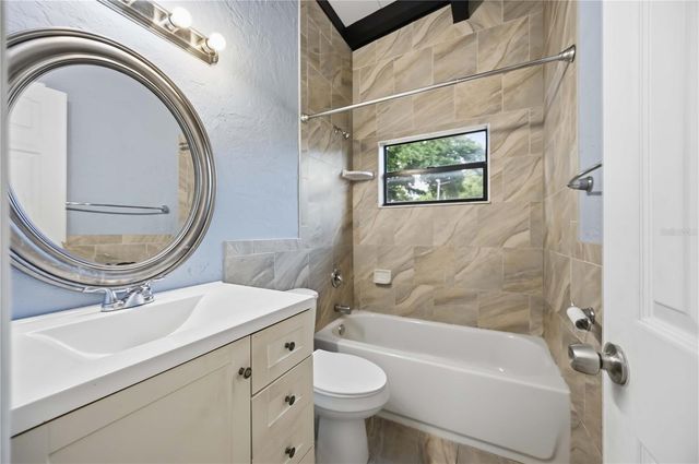 2715 INGOT PLACE, Sarasota, FL 34235