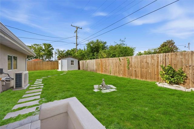 2715 INGOT PLACE, Sarasota, FL 34235