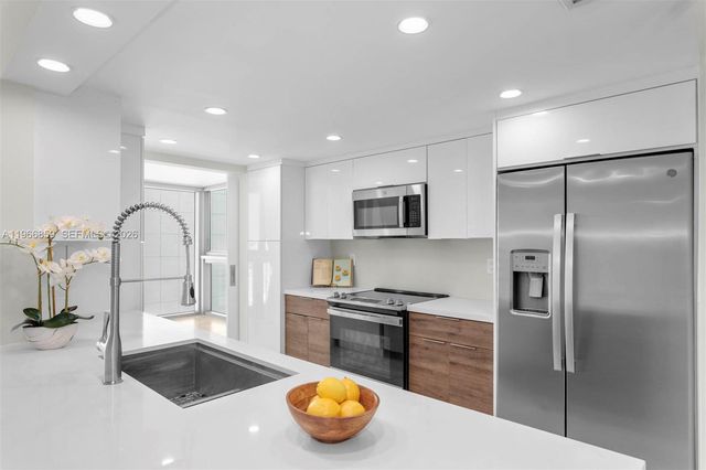 2655 Collins Ave 1607, Miami Beach, FL 33140