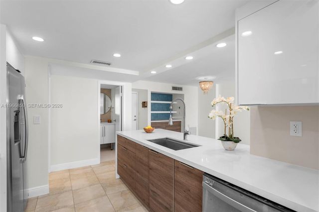 2655 Collins Ave 1607, Miami Beach, FL 33140