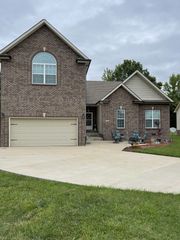 380 Preakness Cir, Pleasant View, TN 37146