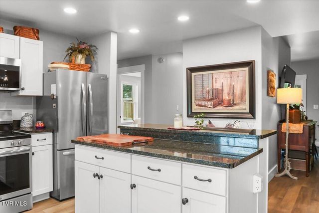 1100 King Springs Road, Johnson City, TN 37601
