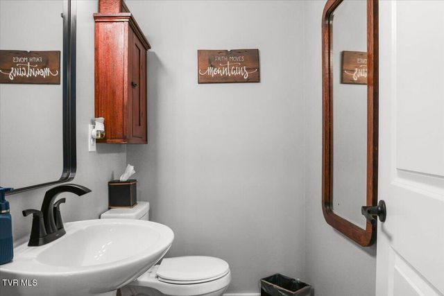 1100 King Springs Road, Johnson City, TN 37601