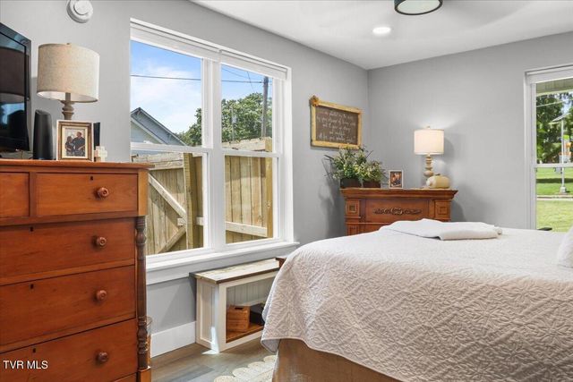 1100 King Springs Road, Johnson City, TN 37601