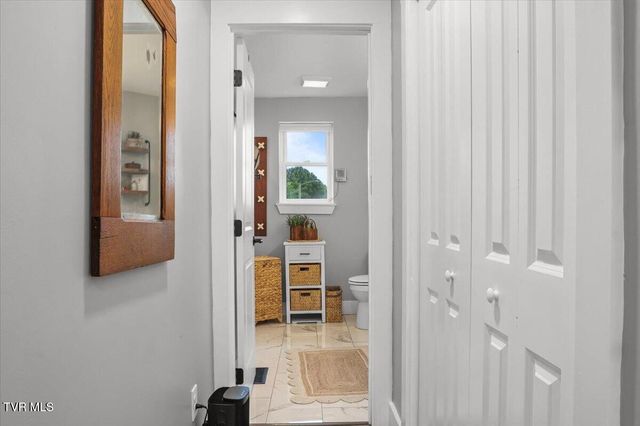 1100 King Springs Road, Johnson City, TN 37601