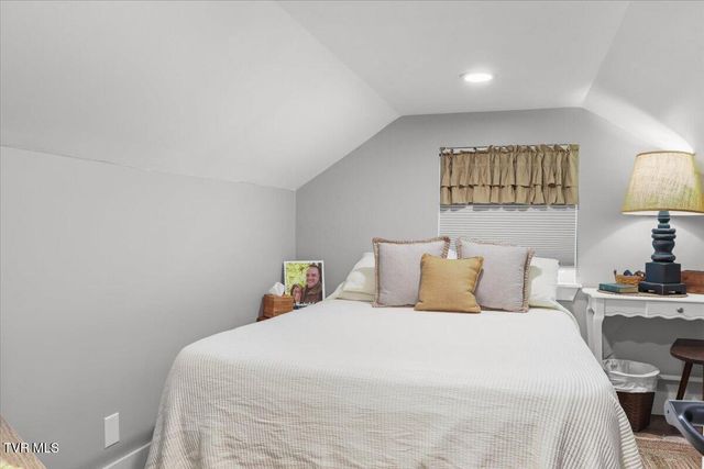 1100 King Springs Road, Johnson City, TN 37601
