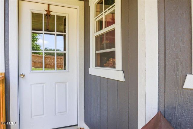 1100 King Springs Road, Johnson City, TN 37601