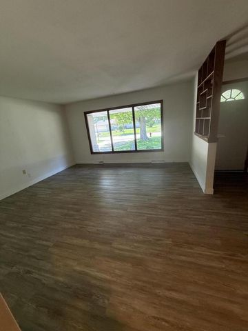8414 S Verdev DRIVE, Oak Creek, WI 53154