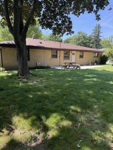 8414 S Verdev DRIVE, Oak Creek, WI 53154