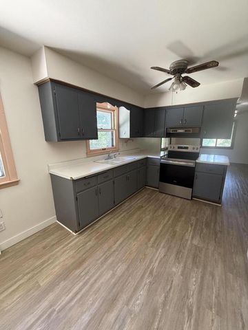 8414 S Verdev DRIVE, Oak Creek, WI 53154