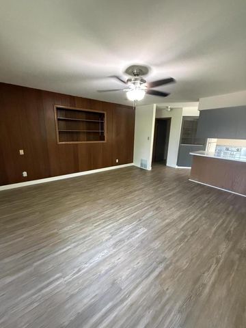 8414 S Verdev DRIVE, Oak Creek, WI 53154