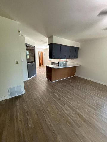 8414 S Verdev DRIVE, Oak Creek, WI 53154