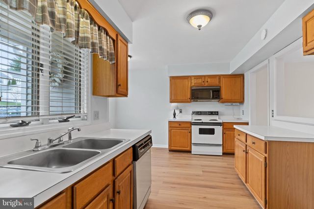1724 CREEK VISTA DR, New Cumberland, PA 17070