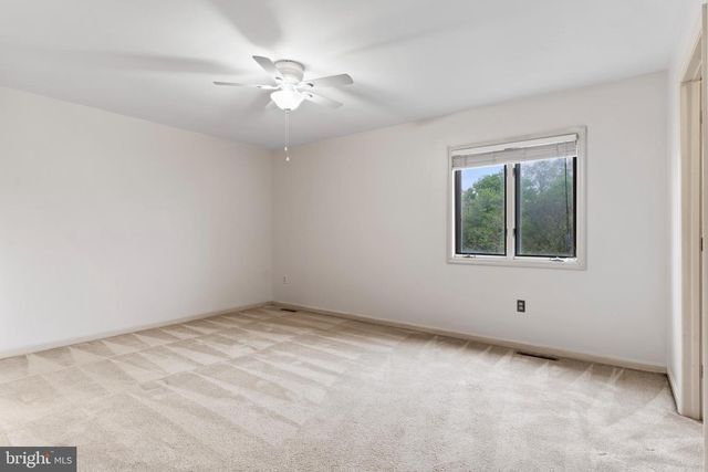 1724 CREEK VISTA DR, New Cumberland, PA 17070