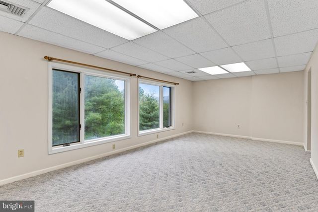 1724 CREEK VISTA DR, New Cumberland, PA 17070