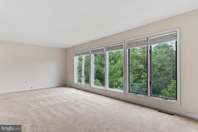 1724 CREEK VISTA DR, New Cumberland, PA 17070